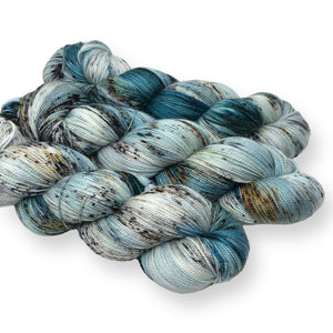 A Welcome Breeze - Shawl length skein - 600 yards